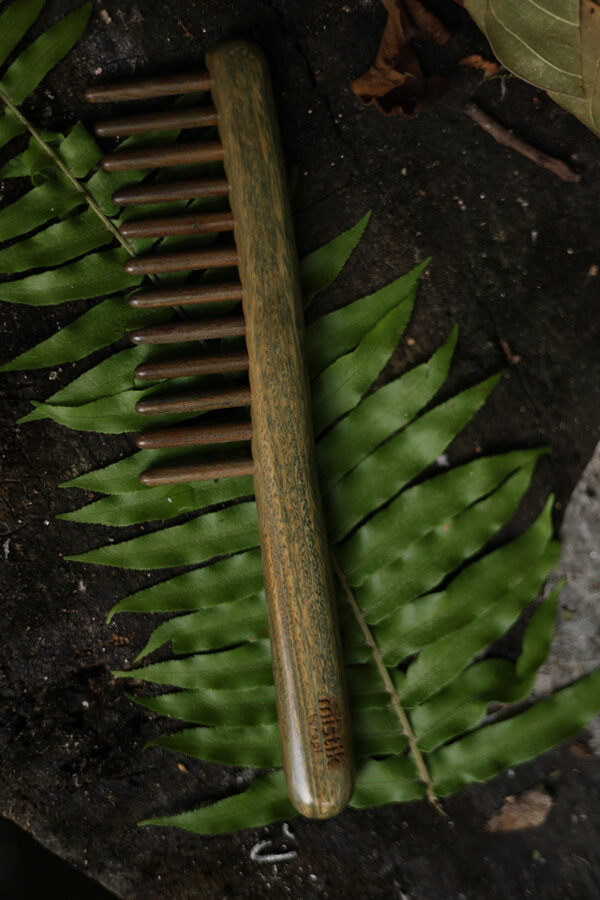 Mistik Sandal Ağacı 12 Dişli Ahşap Tarak – Doğal Meridyen Masajı & Saç Terapisi
