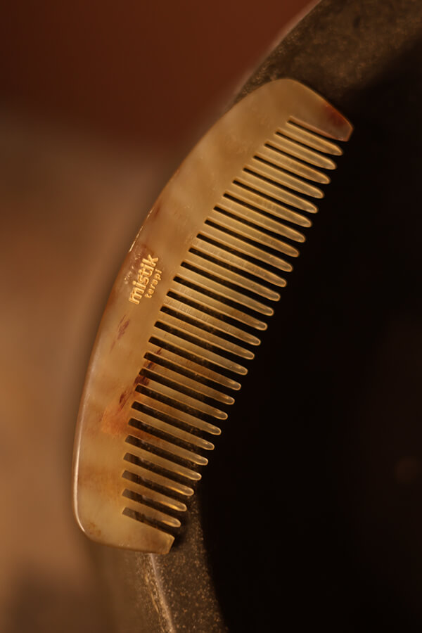 Mistik Terapi Sığır Boynuzu Tarak – Gelenekten Gelen Doğal Güzellik & Yüksek Kalite